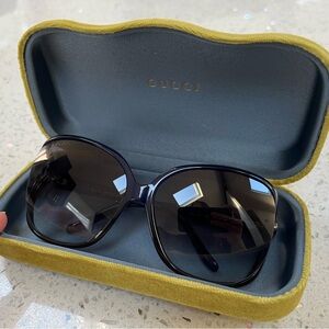 Gucci Oversized Sunglasses. Navy.